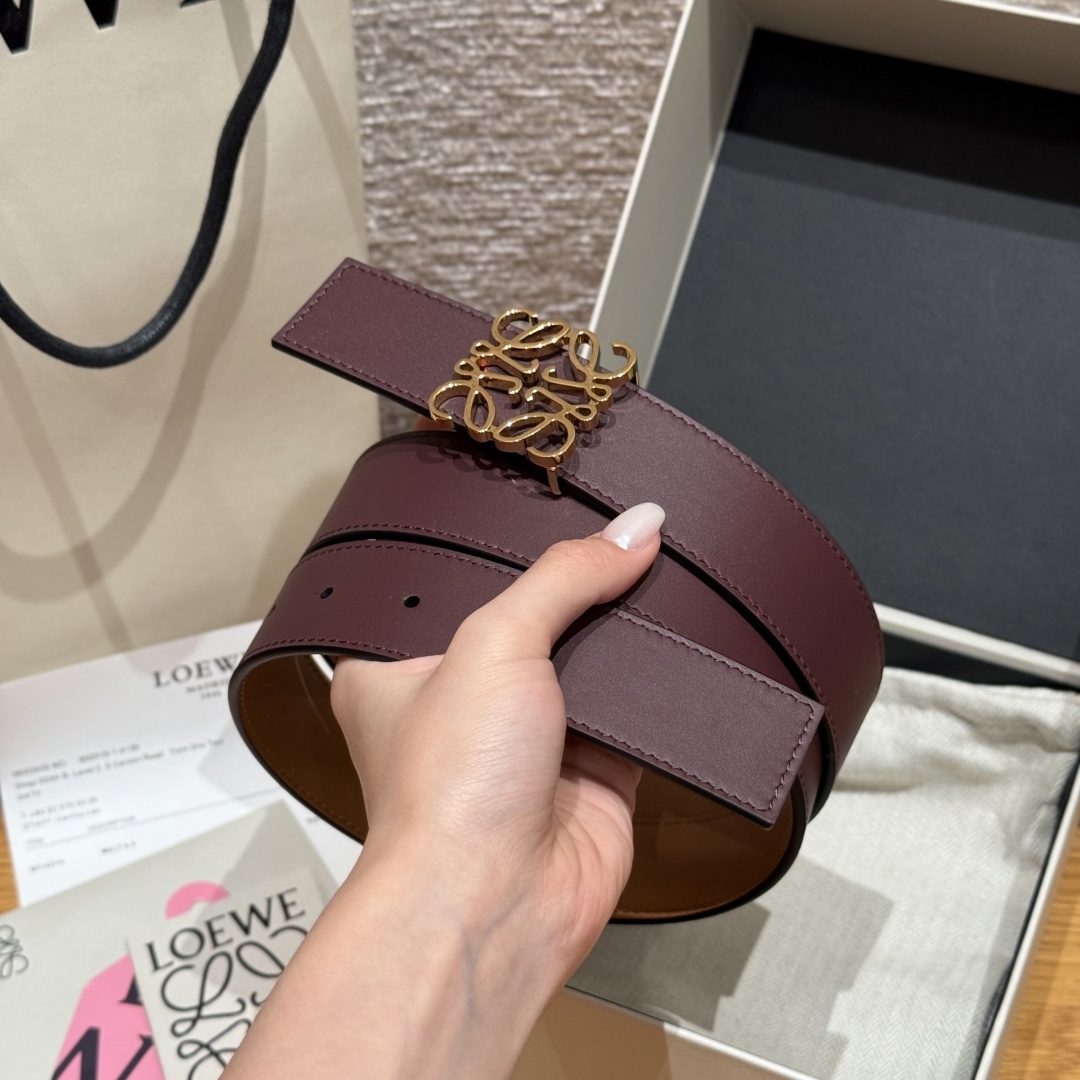 -新款女士腰带EWE 意威经典LOGO腰带实用性很强光滑小牛皮双面腰带，配有EWE Anagram搭扣腰
