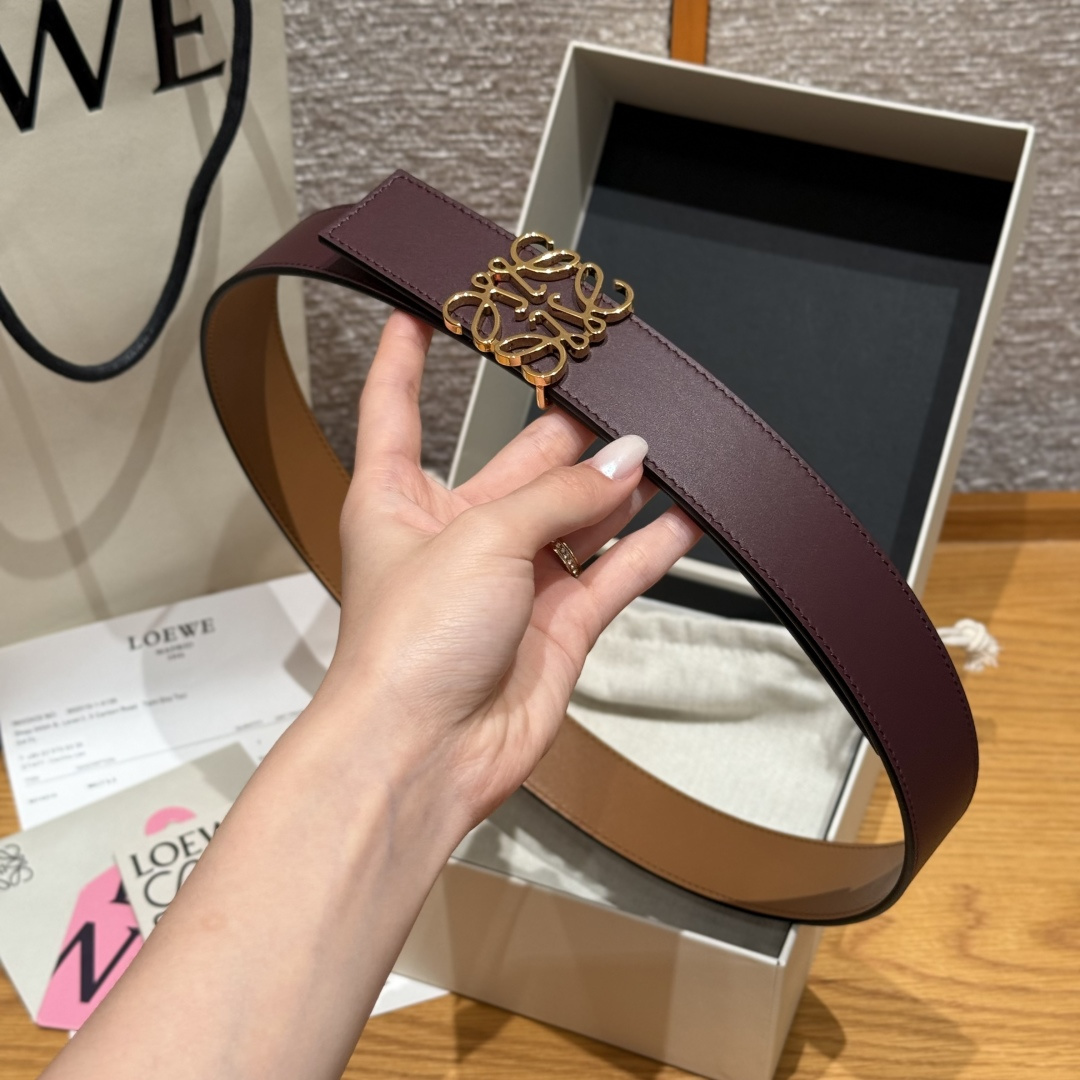 -新款女士腰带EWE 意威经典LOGO腰带实用性很强光滑小牛皮双面腰带，配有EWE Anagram搭扣腰