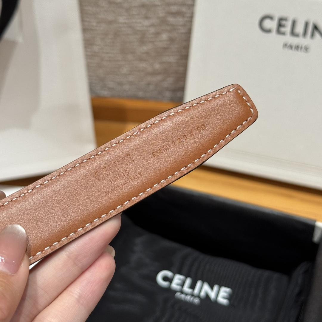 -凯旋门家新款ALIX 中号25毫米双面腰带 这款采用牛皮革 金属饰面 25毫米