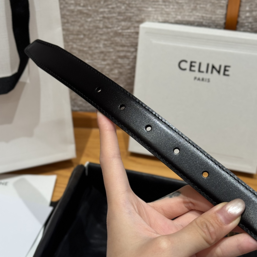 -凯旋门家新款ALIX 中号25毫米双面腰带 这款采用牛皮革 金属饰面 25毫米