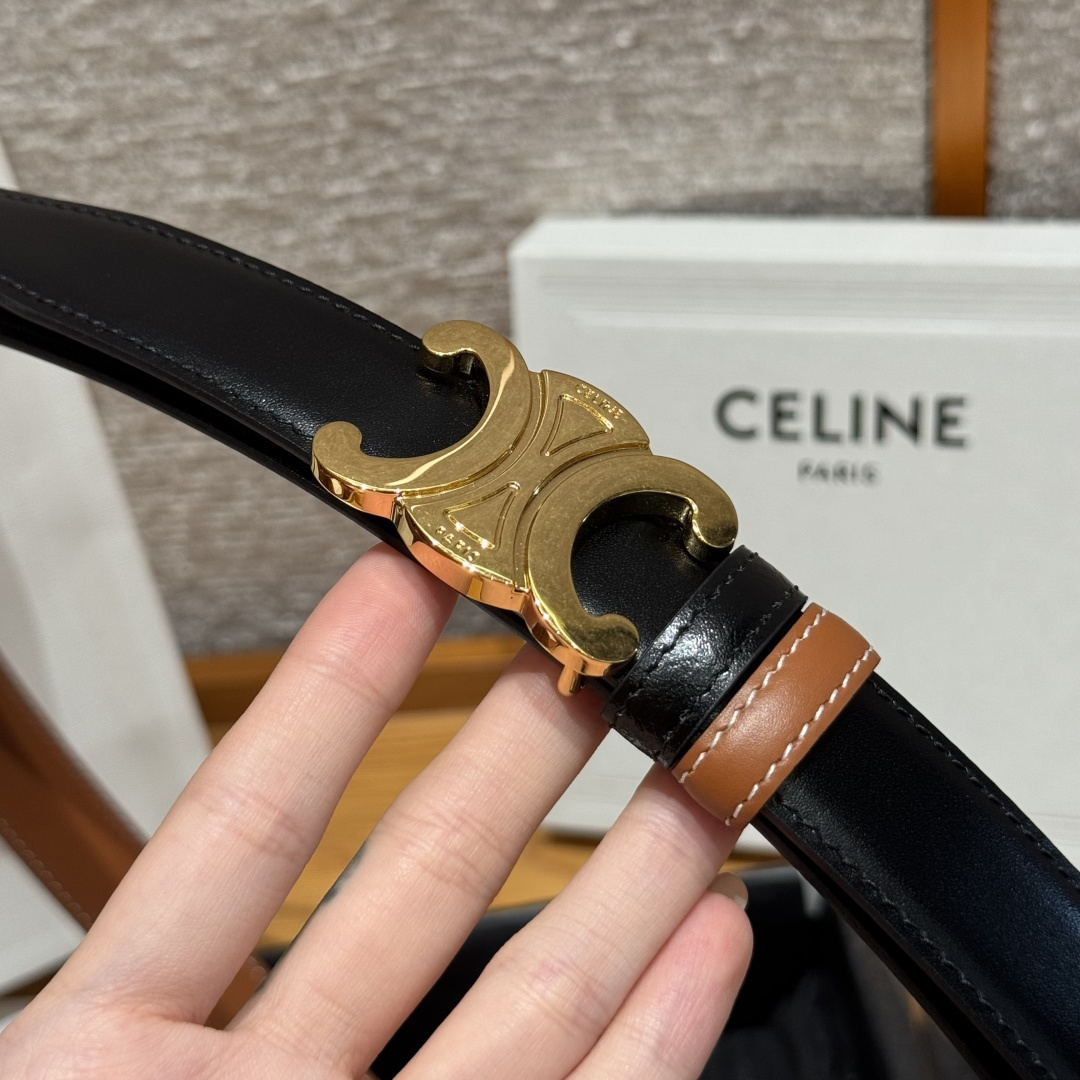 -凯旋门家新款ALIX 中号25毫米双面腰带 这款采用牛皮革 金属饰面 25毫米