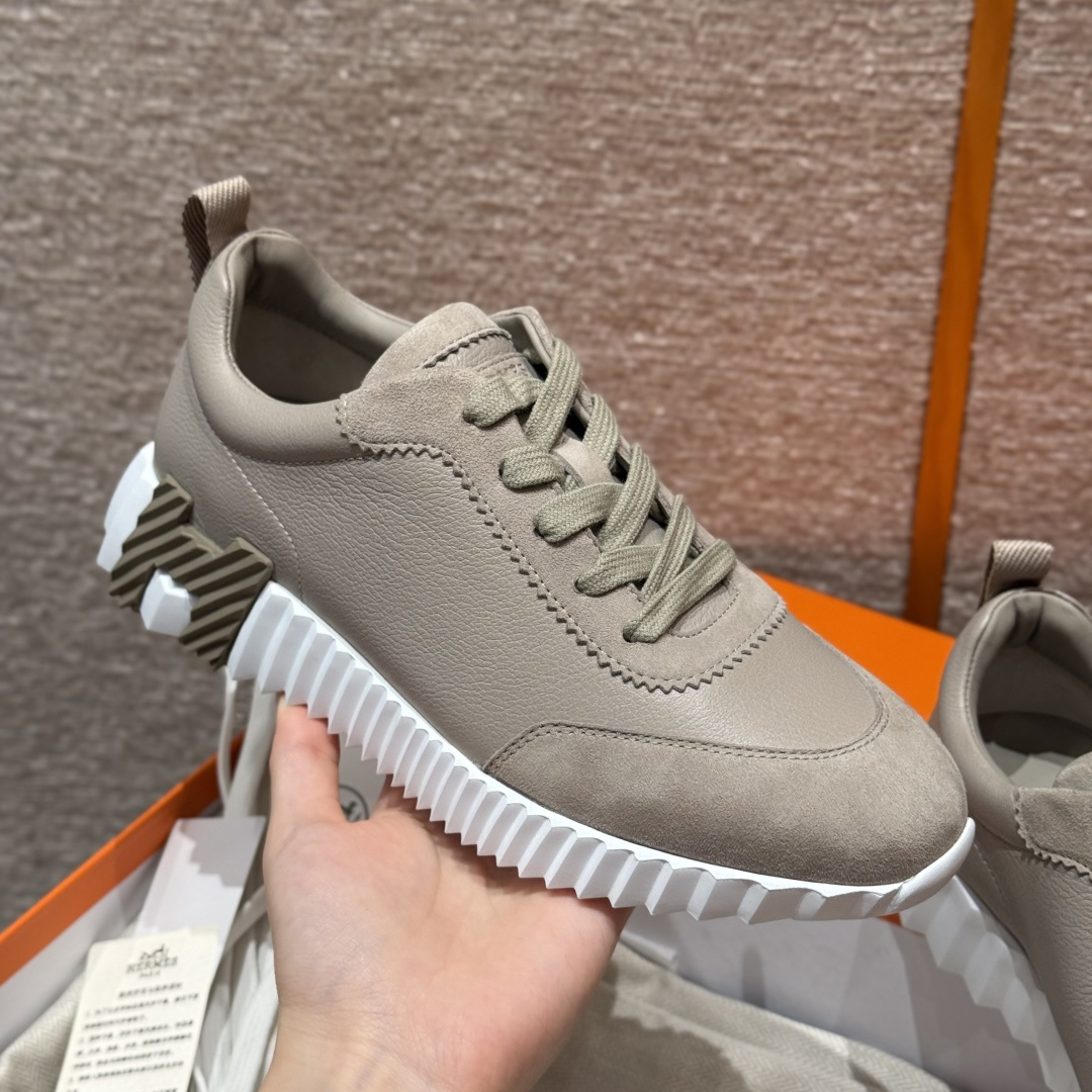 Hermes Bouncing klassiek model volledig vernieuwd dames  klein kalfsleer en suède geitenleer sportschoenen