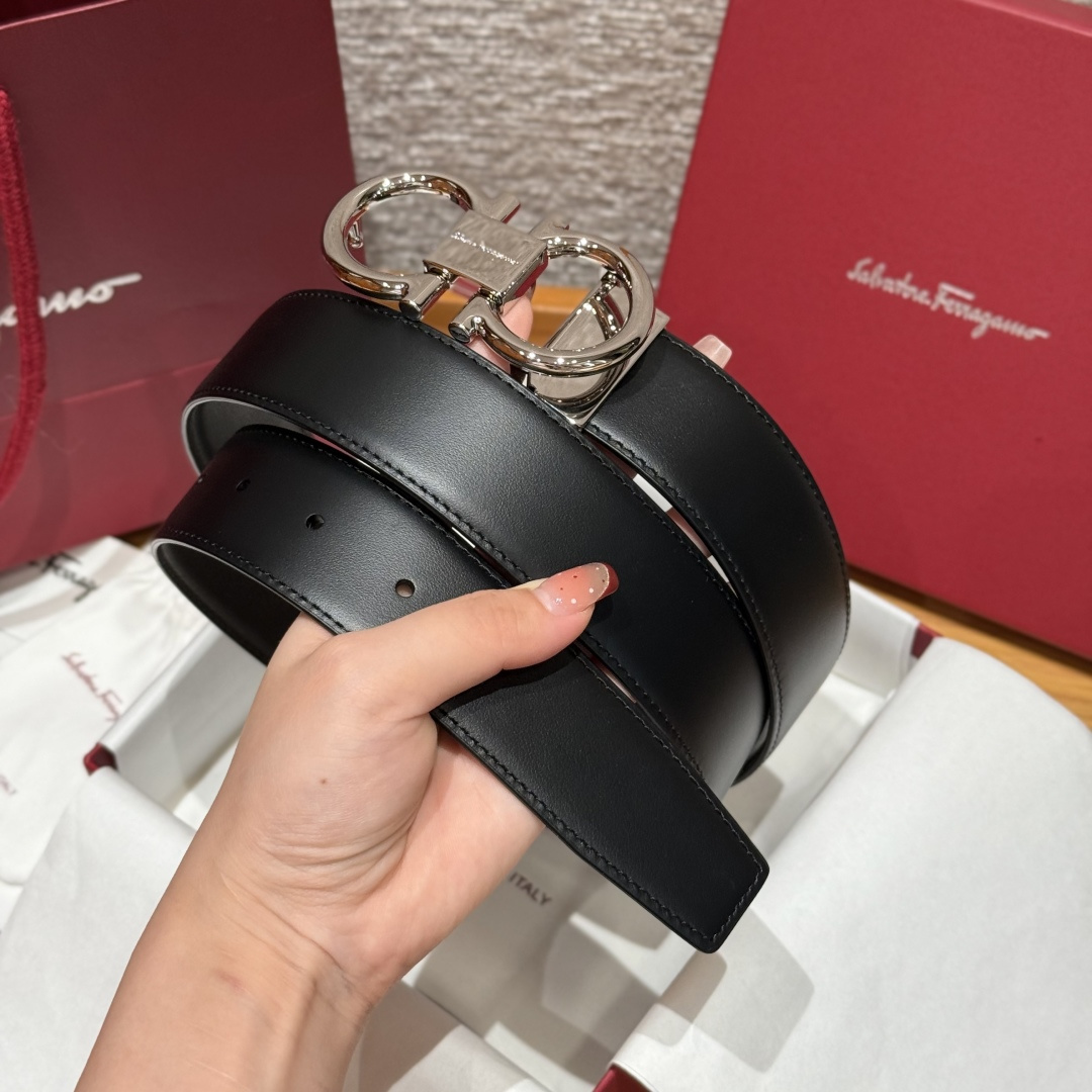 SF双面可调式Gancini皮带这款皮带是品牌的经典配饰之一，高贵优雅，经典不衰，这款皮带配有银色金属经