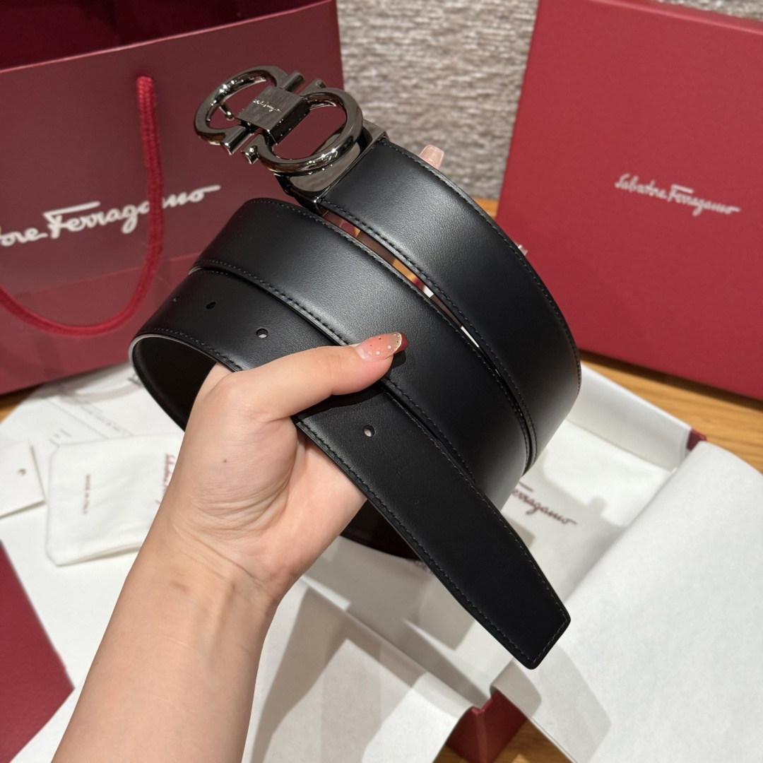 SF双面可调式Gancini皮带这款皮带是品牌的经典配饰之一，高贵优雅，经典不衰，这款皮带配有金色金属经