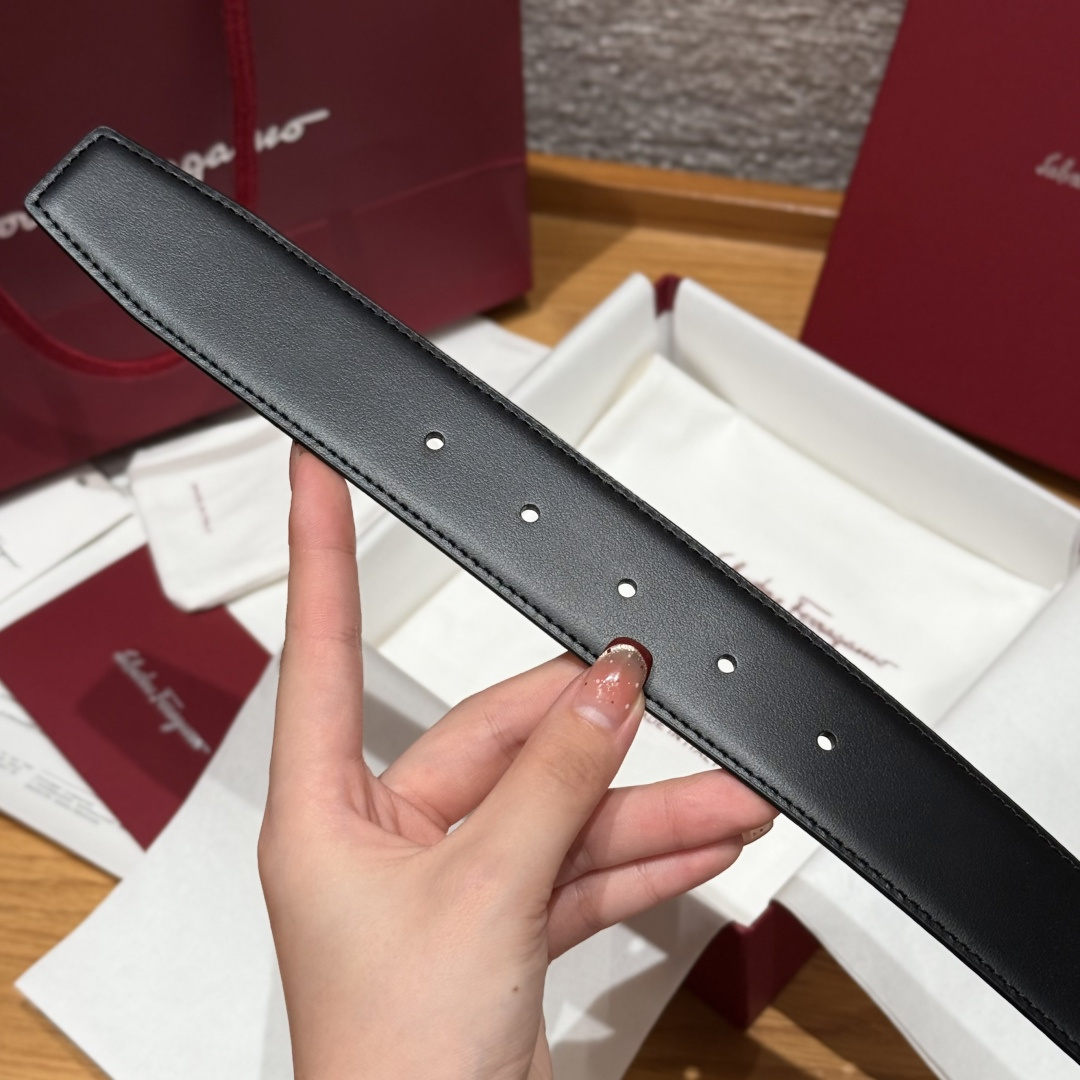 SF双面可调式Gancini皮带这款皮带是品牌的经典配饰之一，高贵优雅，经典不衰，这款皮带配有金属经典G