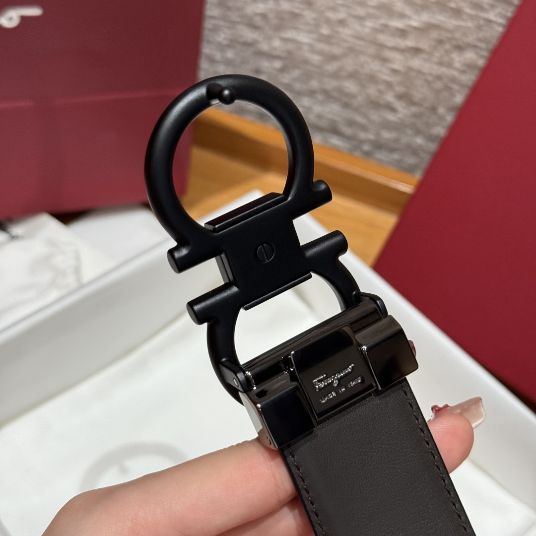 SF双面可调式Gancini皮带这款皮带是品牌的经典配饰之一，高贵优雅，经典不衰，这款皮带配有金属经典G