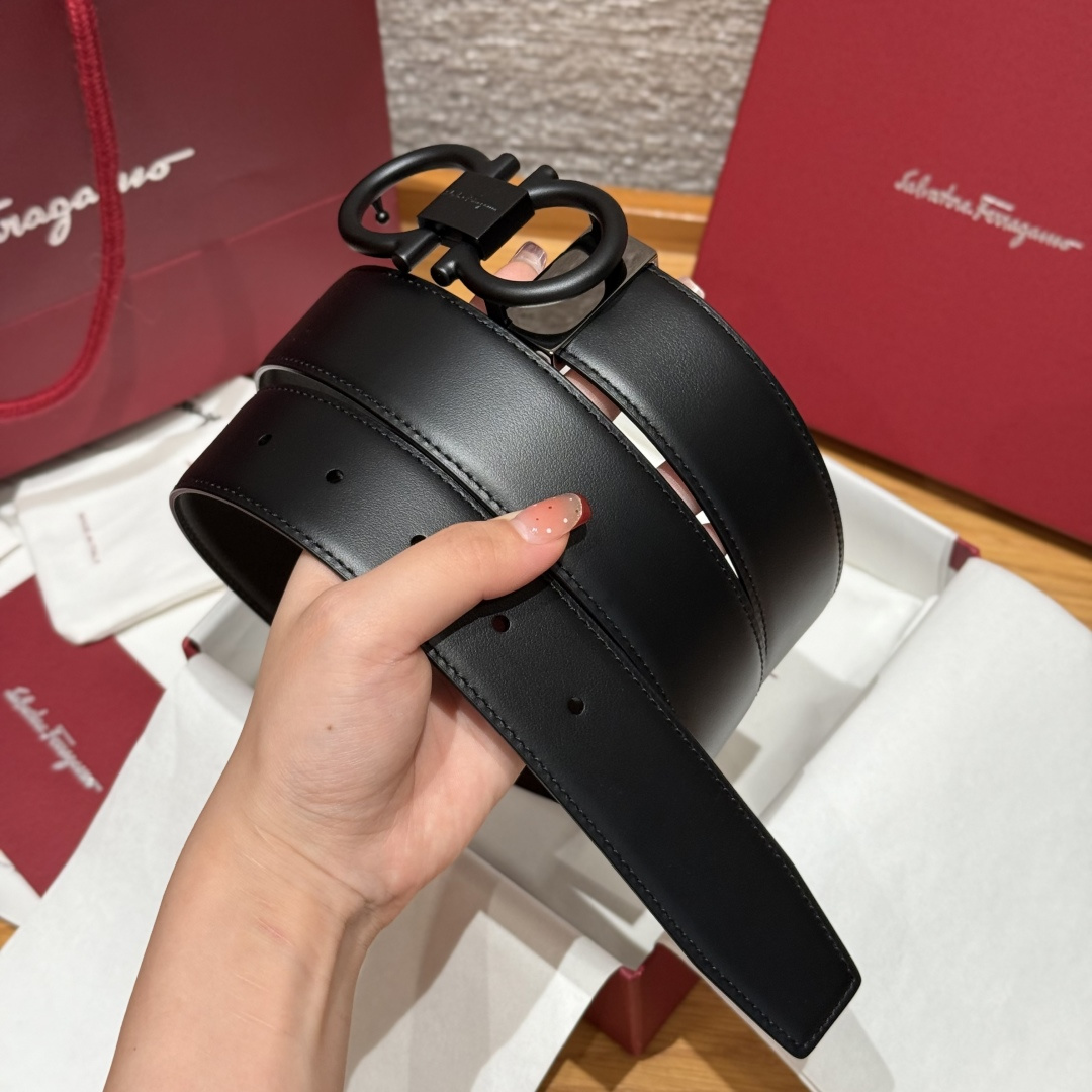 SF双面可调式Gancini皮带这款皮带是品牌的经典配饰之一，高贵优雅，经典不衰，这款皮带配有金属经典G