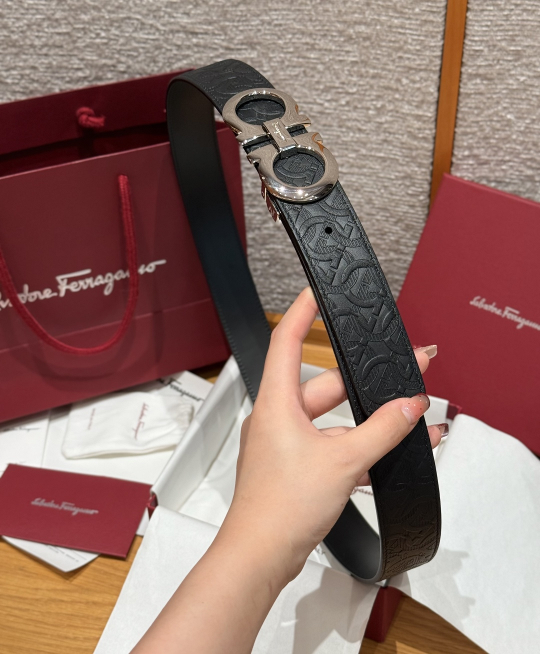 SF双面可调式Gancini皮带这款皮带是品牌的经典配饰之一，高贵优雅，经典不衰，这款皮带配有经典Gan