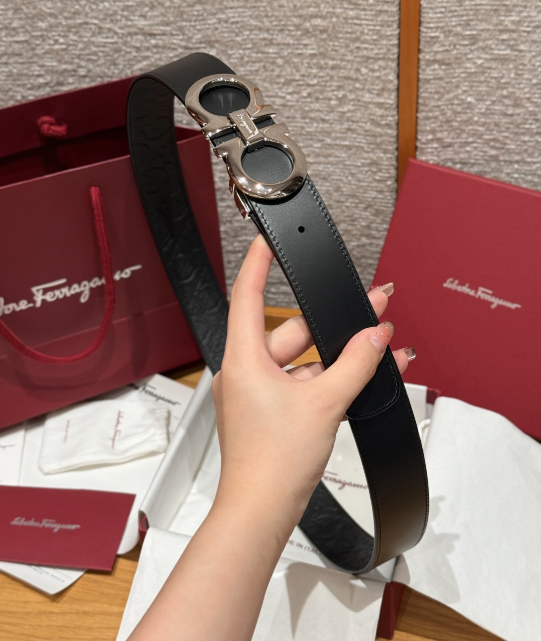 SF双面可调式Gancini皮带这款皮带是品牌的经典配饰之一，高贵优雅，经典不衰，这款皮带配有经典Gan