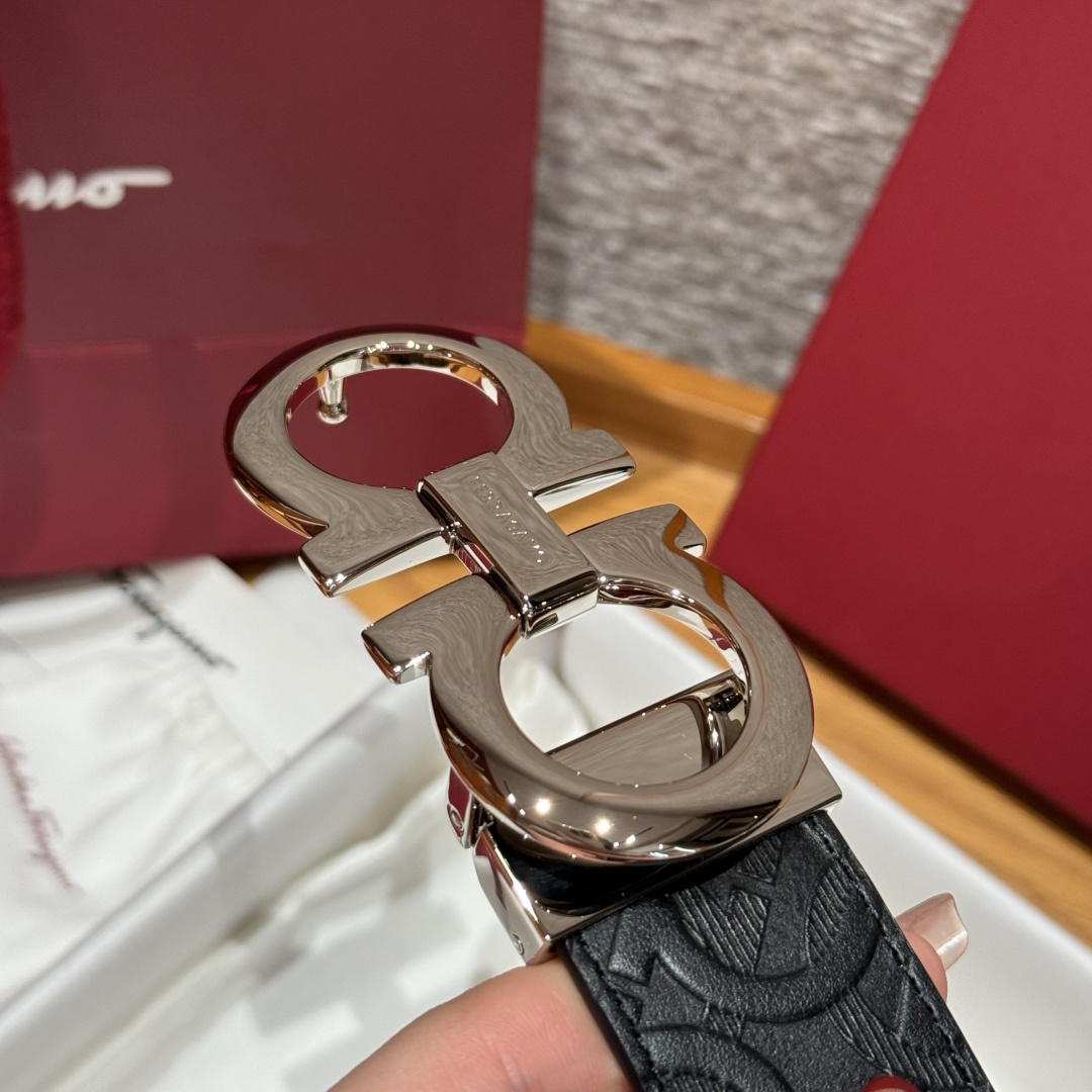 SF双面可调式Gancini皮带这款皮带是品牌的经典配饰之一，高贵优雅，经典不衰，这款皮带配有经典Gan