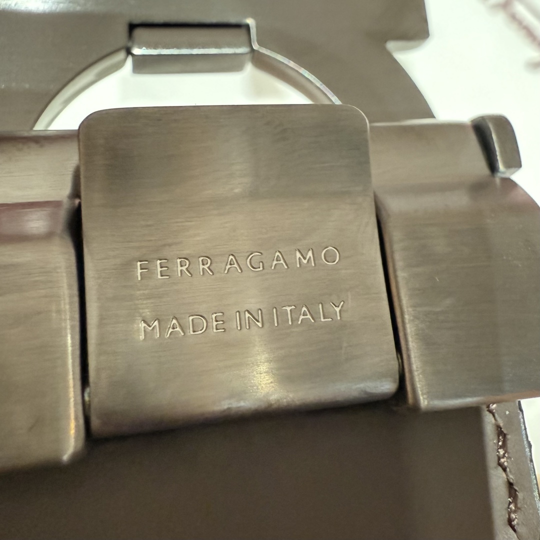 SF双面可调式Gancini皮带这款皮带是品牌的经典配饰之一，高贵优雅，经典不衰，这款皮带配有经典Gan