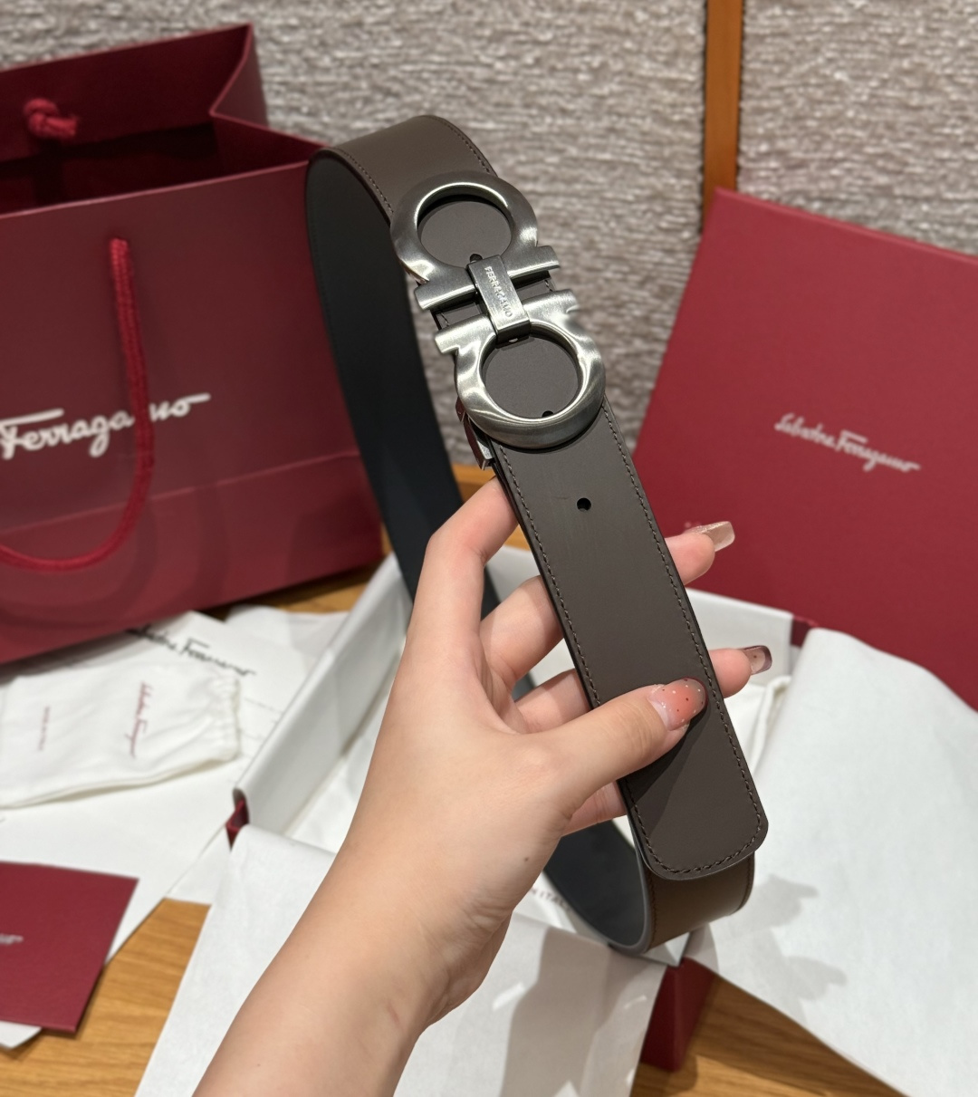 SF双面可调式Gancini皮带这款皮带是品牌的经典配饰之一，高贵优雅，经典不衰，这款皮带配有经典Gan