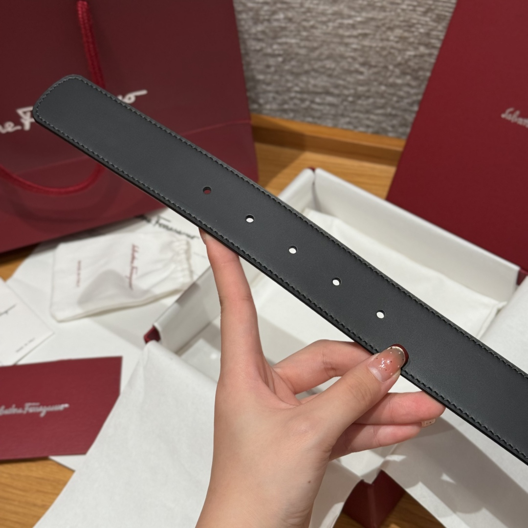 SF双面可调式Gancini皮带这款皮带是品牌的经典配饰之一，高贵优雅，经典不衰，这款皮带配有经典Gan