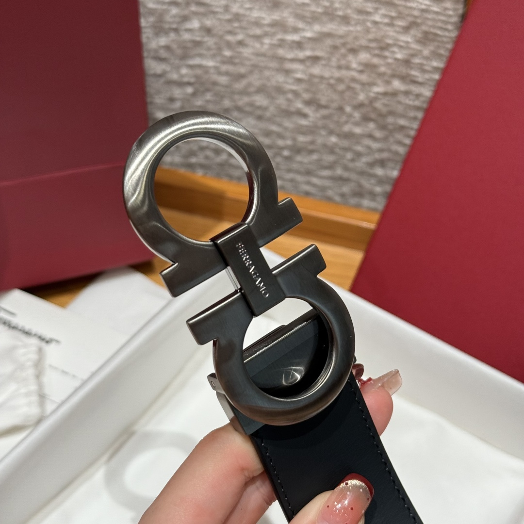 SF双面可调式Gancini皮带这款皮带是品牌的经典配饰之一，高贵优雅，经典不衰，这款皮带配有经典Gan