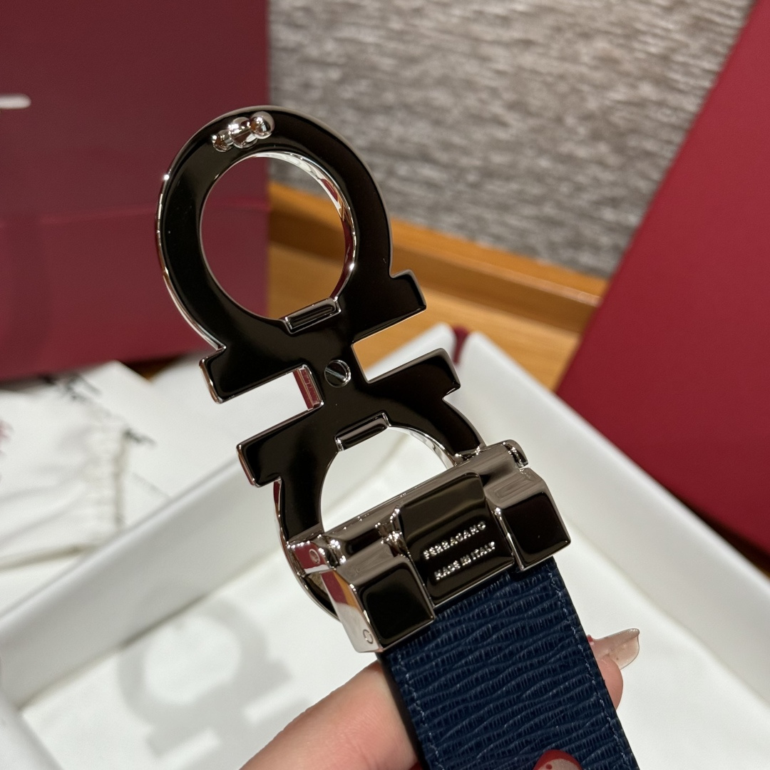 SF双面可调式Gancini皮带这款皮带是品牌的经典配饰之一，高贵优雅，经典不衰，这款皮带配有经典Gan