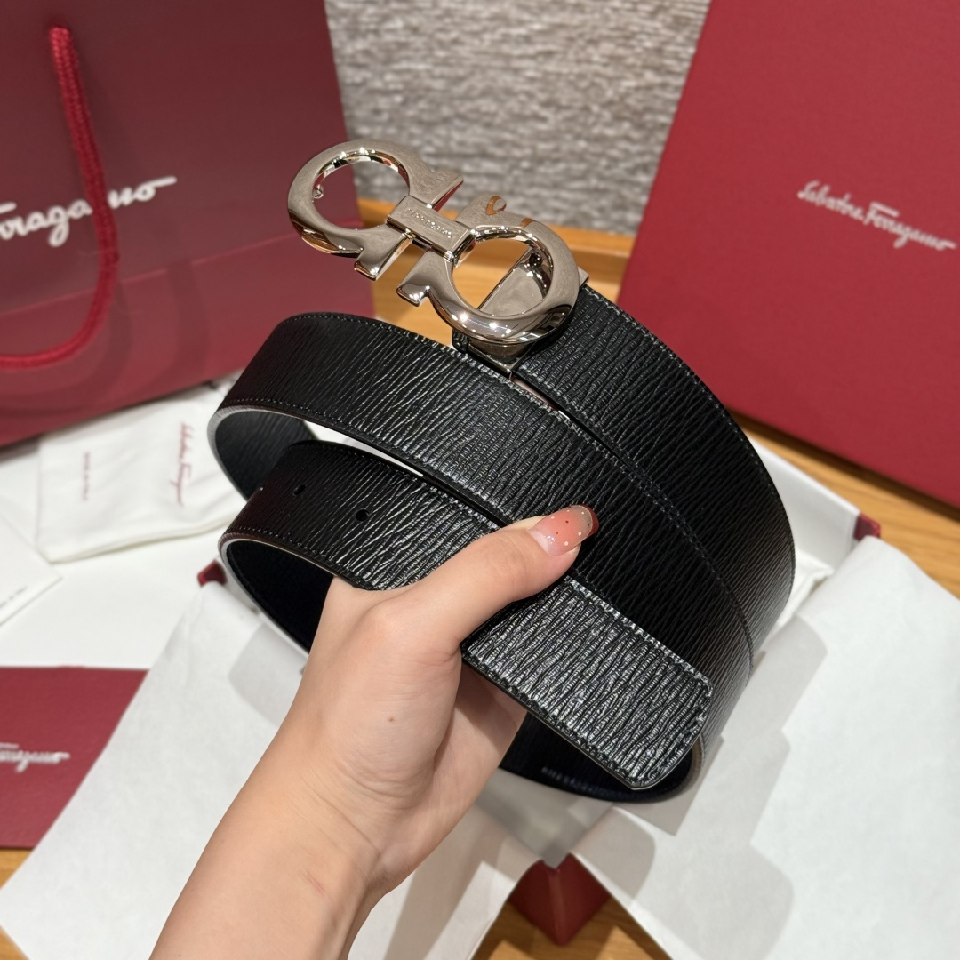 SF双面可调式Gancini皮带这款皮带是品牌的经典配饰之一，高贵优雅，经典不衰，这款皮带配有经典Gan