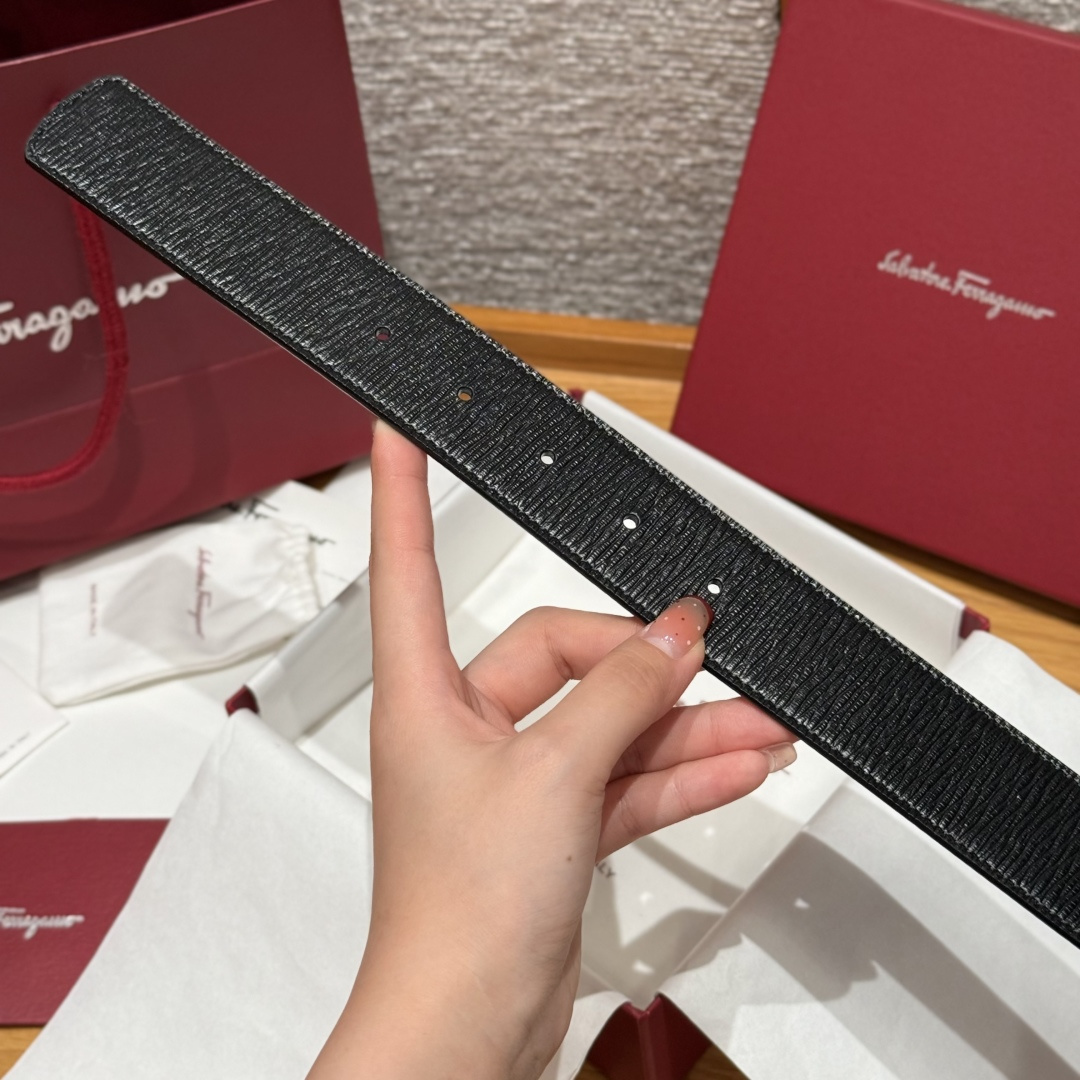 SF双面可调式Gancini皮带这款皮带是品牌的经典配饰之一，高贵优雅，经典不衰，这款皮带配有经典Gan