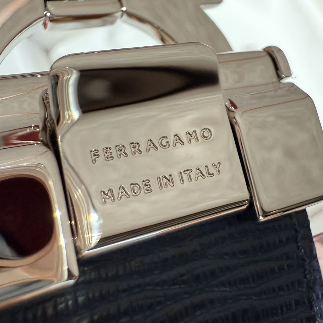 SF双面可调式Gancini皮带这款皮带是品牌的经典配饰之一，高贵优雅，经典不衰，这款皮带配有经典Gan