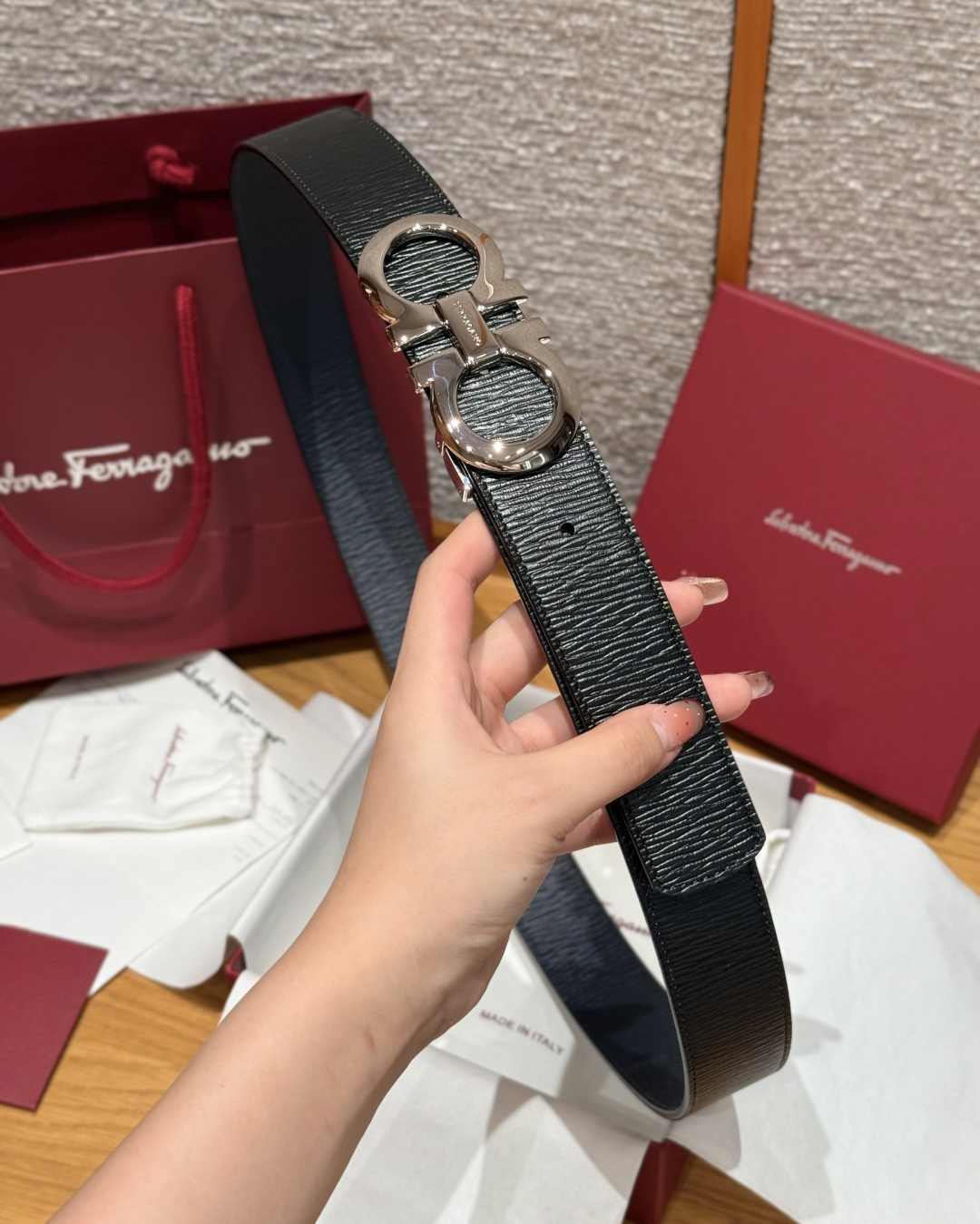 SF双面可调式Gancini皮带这款皮带是品牌的经典配饰之一，高贵优雅，经典不衰，这款皮带配有经典Gan