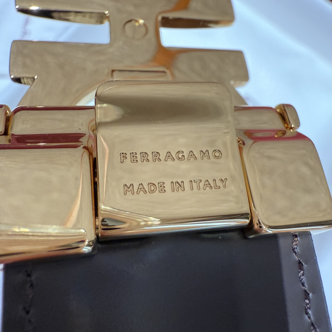 SF双面可调式Gancini皮带这款皮带是品牌的经典配饰之一，高贵优雅，经典不衰，这款皮带配有经典Gan