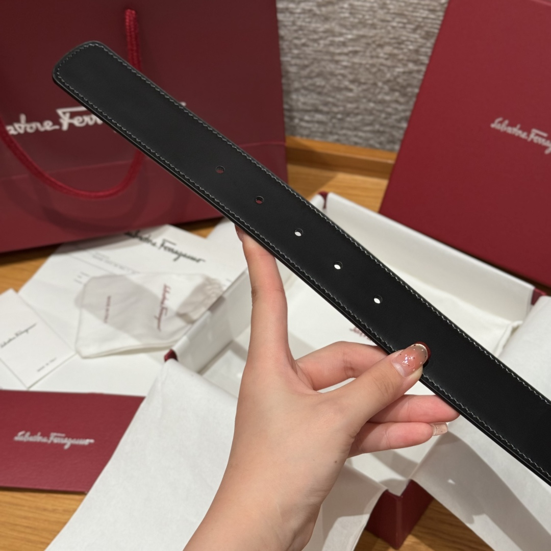 SF双面可调式Gancini皮带这款皮带是品牌的经典配饰之一，高贵优雅，经典不衰，这款皮带配有经典Gan