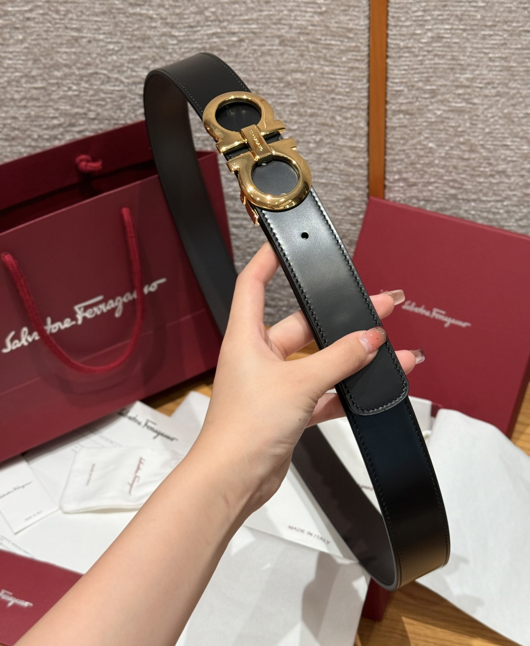 SF双面可调式Gancini皮带这款皮带是品牌的经典配饰之一，高贵优雅，经典不衰，这款皮带配有经典Gan