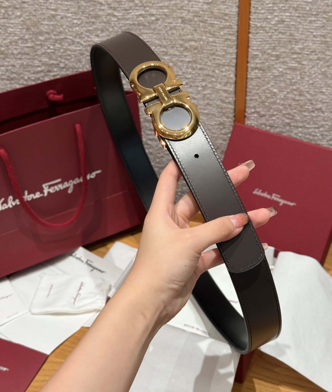 SF双面可调式Gancini皮带这款皮带是品牌的经典配饰之一，高贵优雅，经典不衰，这款皮带配有经典Gan