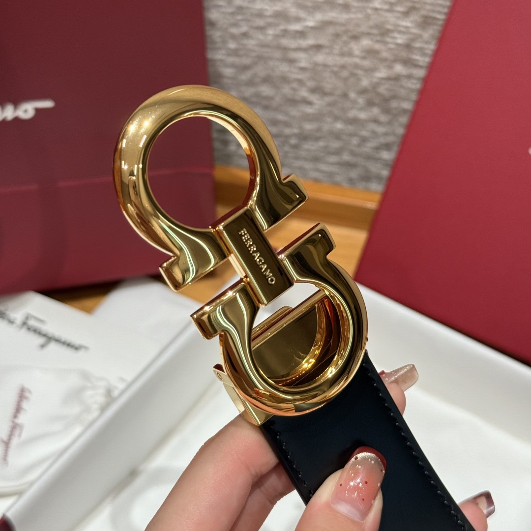 SF双面可调式Gancini皮带这款皮带是品牌的经典配饰之一，高贵优雅，经典不衰，这款皮带配有经典Gan