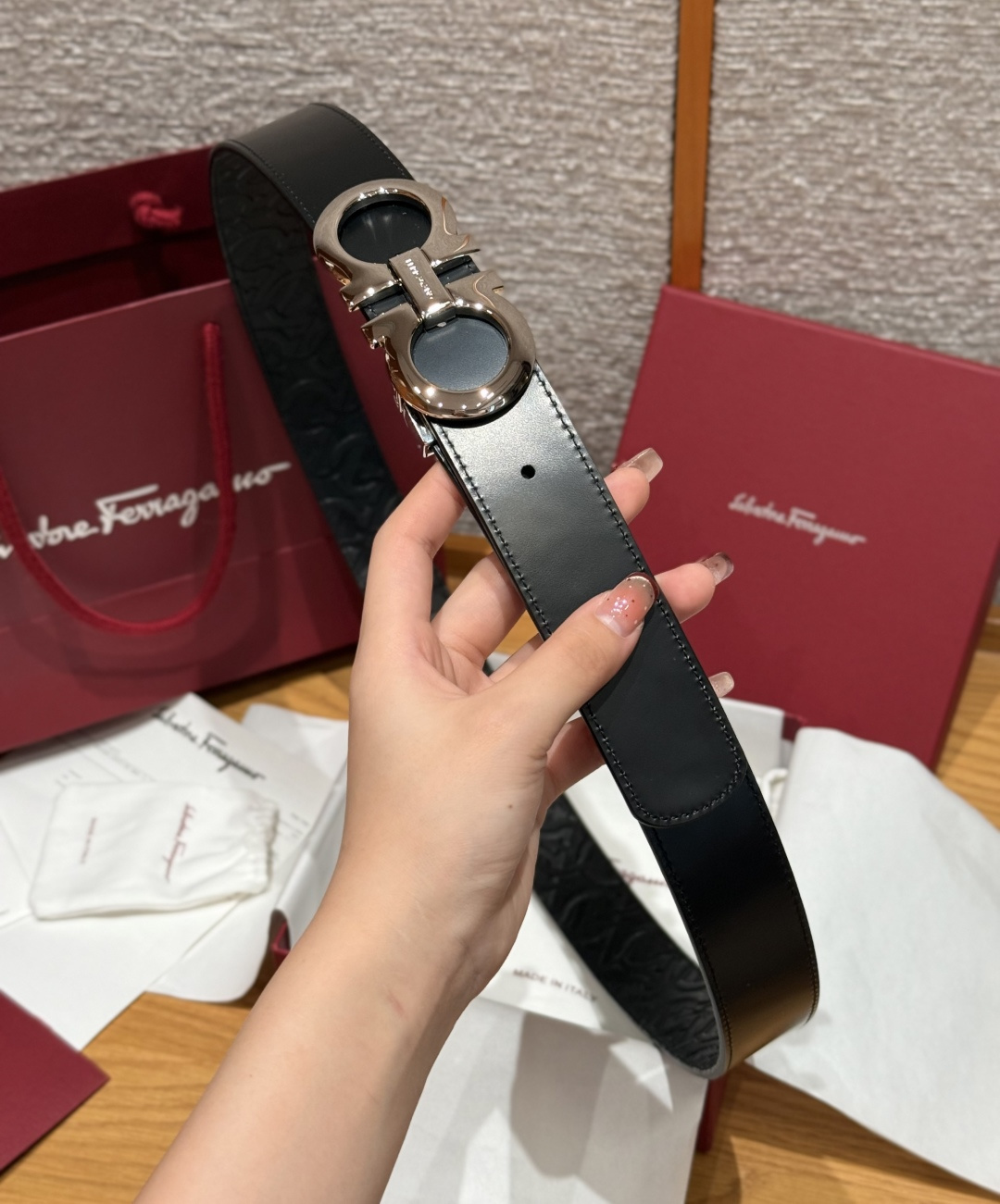 SF双面可调式Gancini皮带这款皮带是品牌的经典配饰之一，高贵优雅，经典不衰，这款皮带配有经典Gan