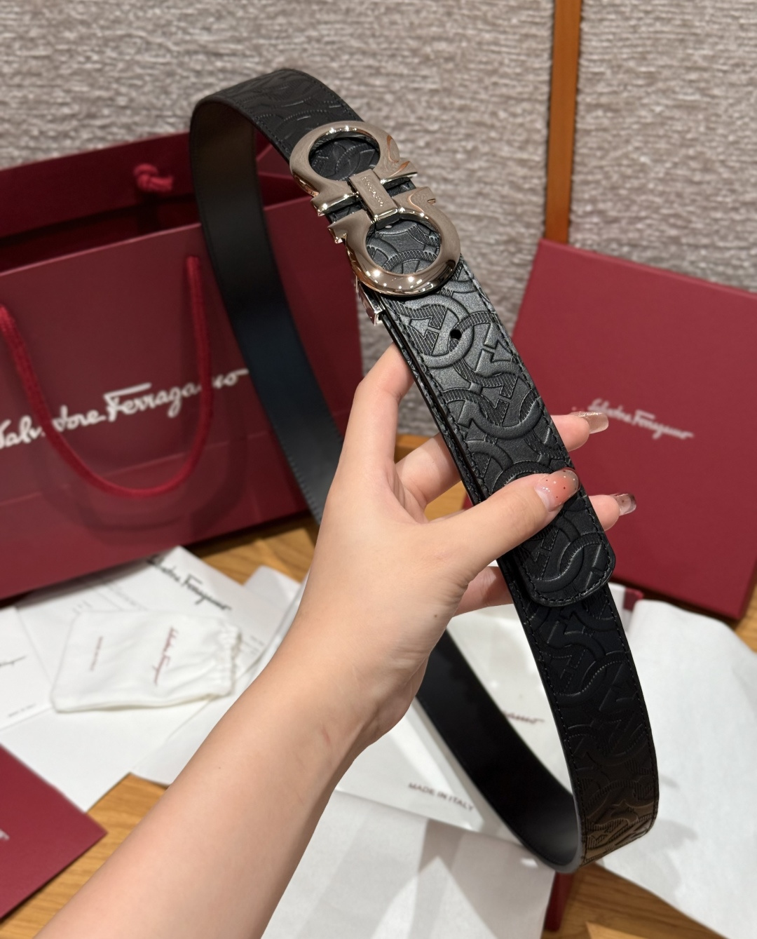 SF双面可调式Gancini皮带这款皮带是品牌的经典配饰之一，高贵优雅，经典不衰，这款皮带配有经典Gan