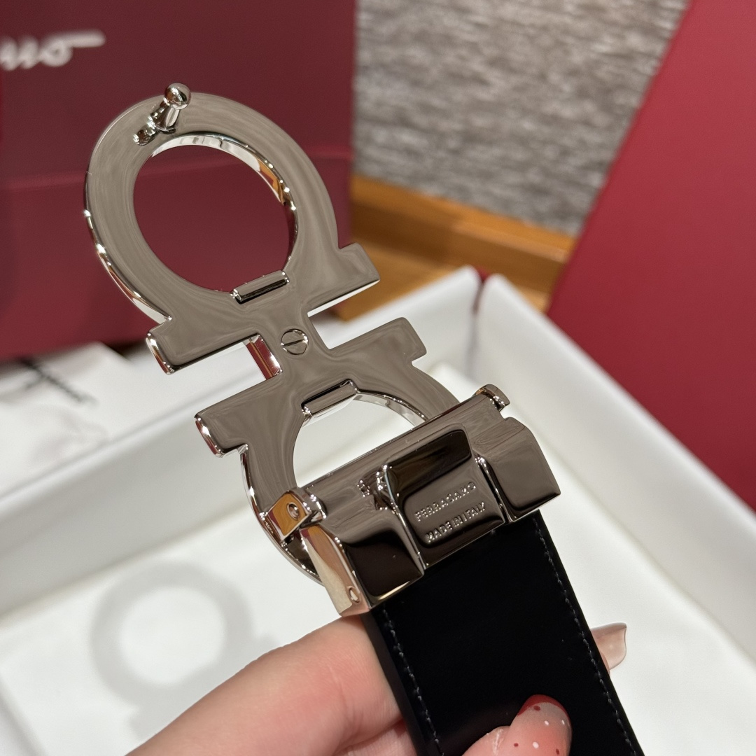 SF双面可调式Gancini皮带这款皮带是品牌的经典配饰之一，高贵优雅，经典不衰，这款皮带配有经典Gan