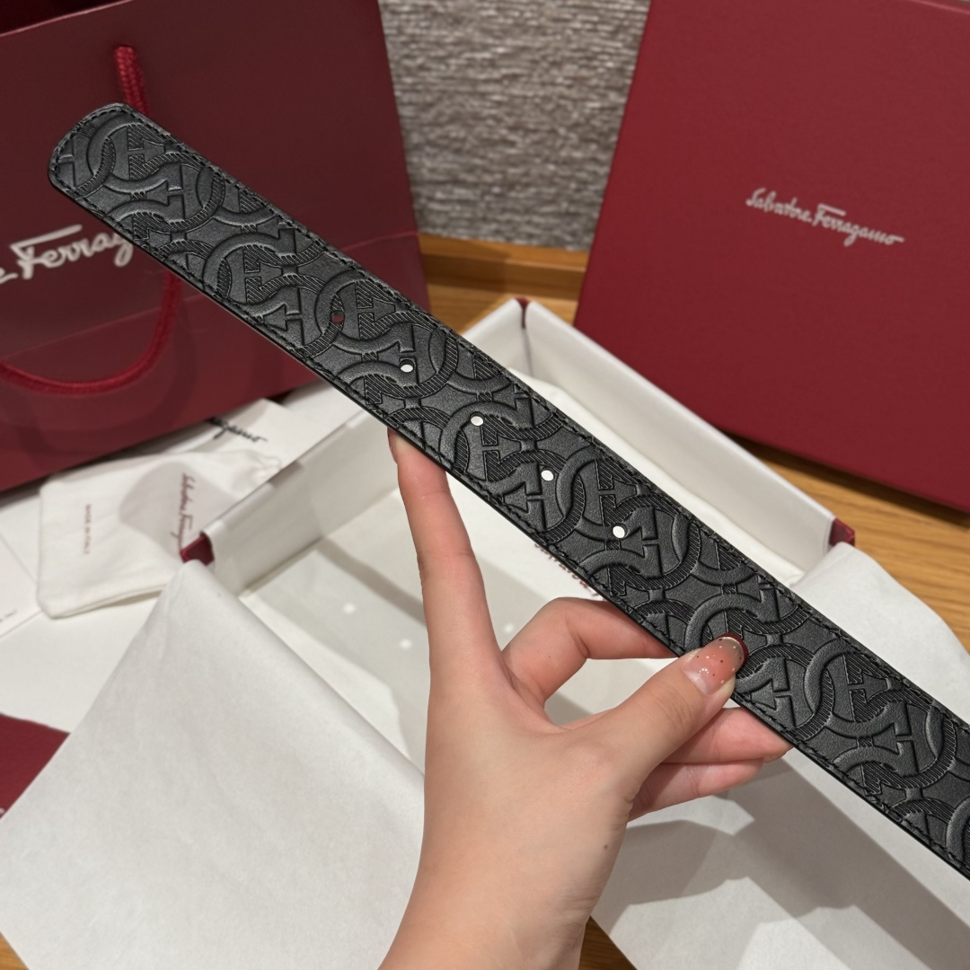 SF双面可调式Gancini皮带这款皮带是品牌的经典配饰之一，高贵优雅，经典不衰，这款皮带配有经典Gan