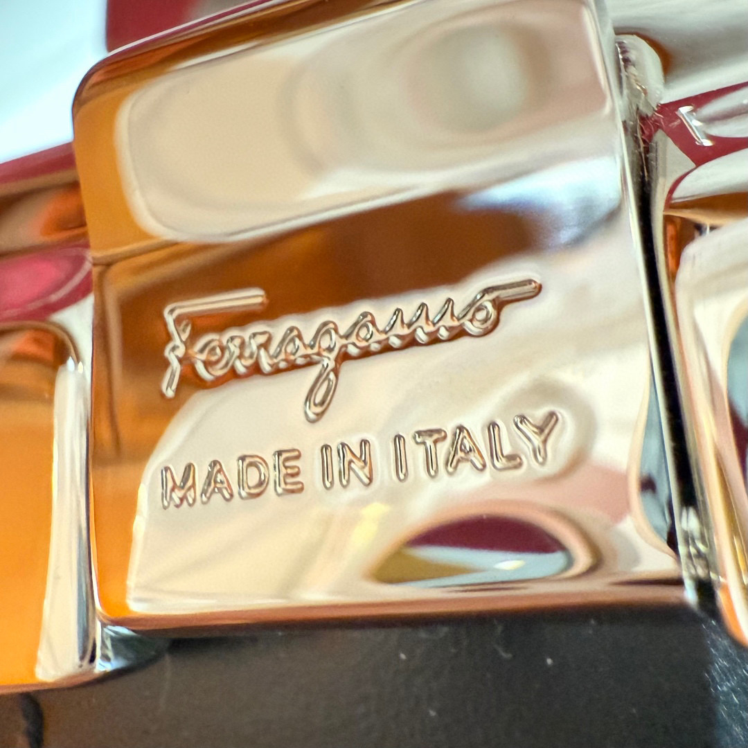 SF双面可调式Gancini皮带这款皮带是品牌的经典配饰之一，高贵优雅，经典不衰，这款皮带配有经典Gan