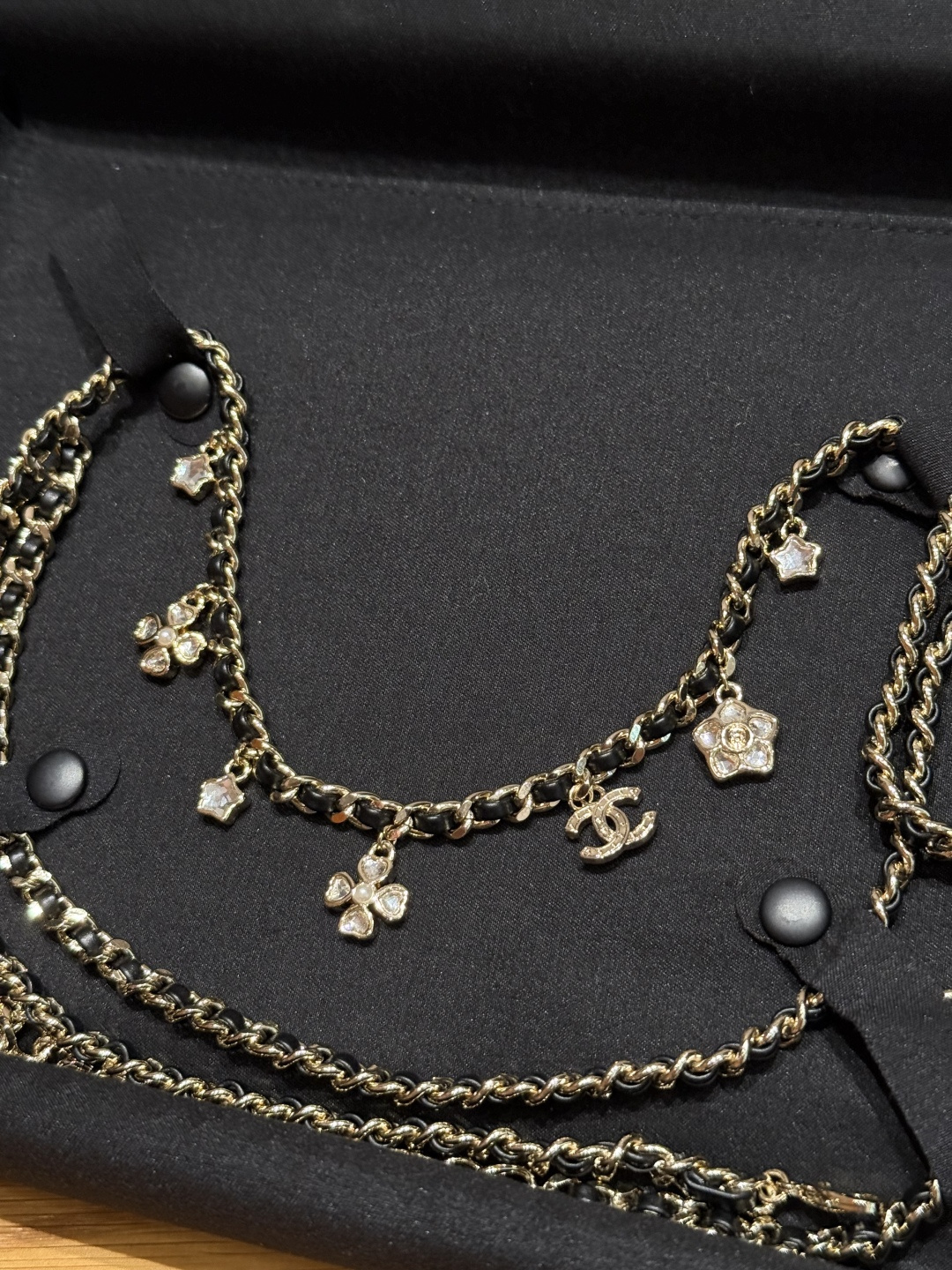 -香家女士腰链经典款皮穿链条⛓️，字母链条腰带，作为装饰腰带，采用最经典的logo和字母设计，采用穿皮设