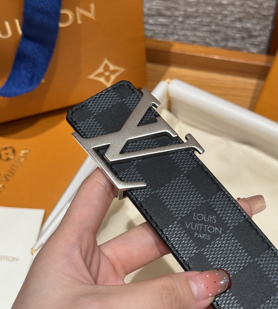 루이비통 이니셜 40mm 리버서블 가죽 벨트 상세 이미지 8