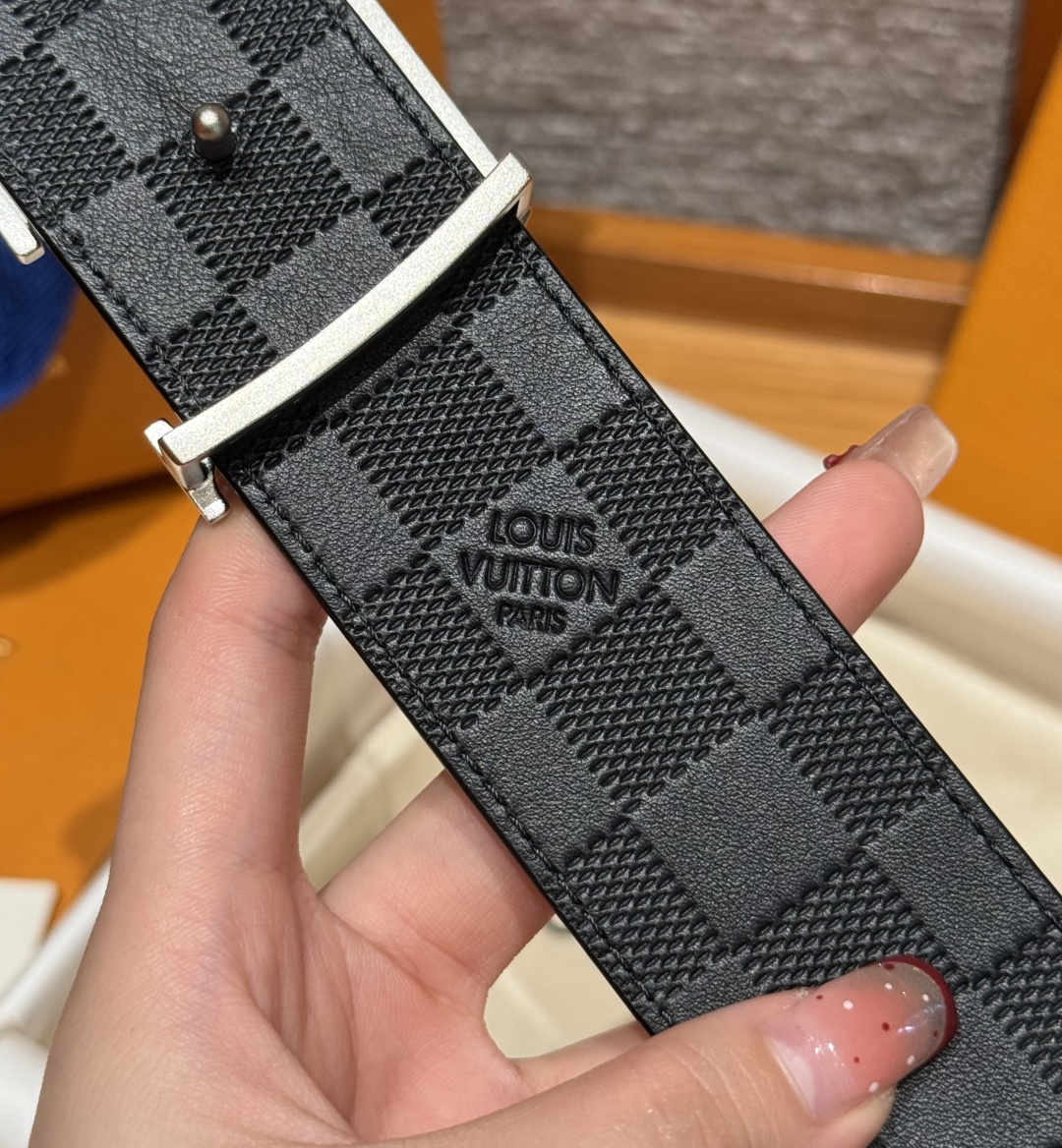 루이비통 이니셜 40mm 리버서블 가죽 벨트 상세 이미지 9