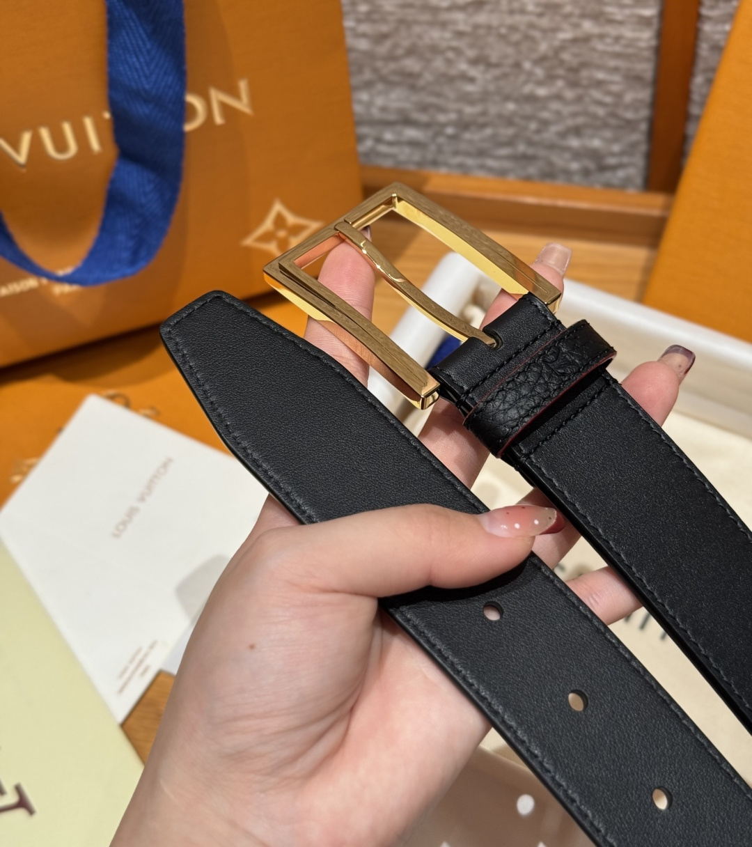 루이비통 LV 로고 남성용 슬림 가죽 벨트 35MM 상세 이미지 5