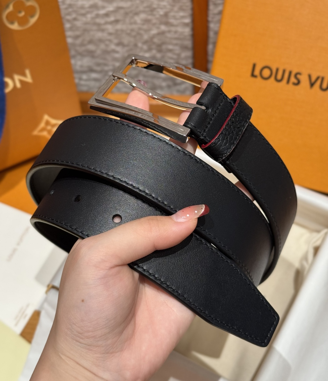 루이비통 LV 로고 남성 가죽 벨트 35mm 상세 이미지 2
