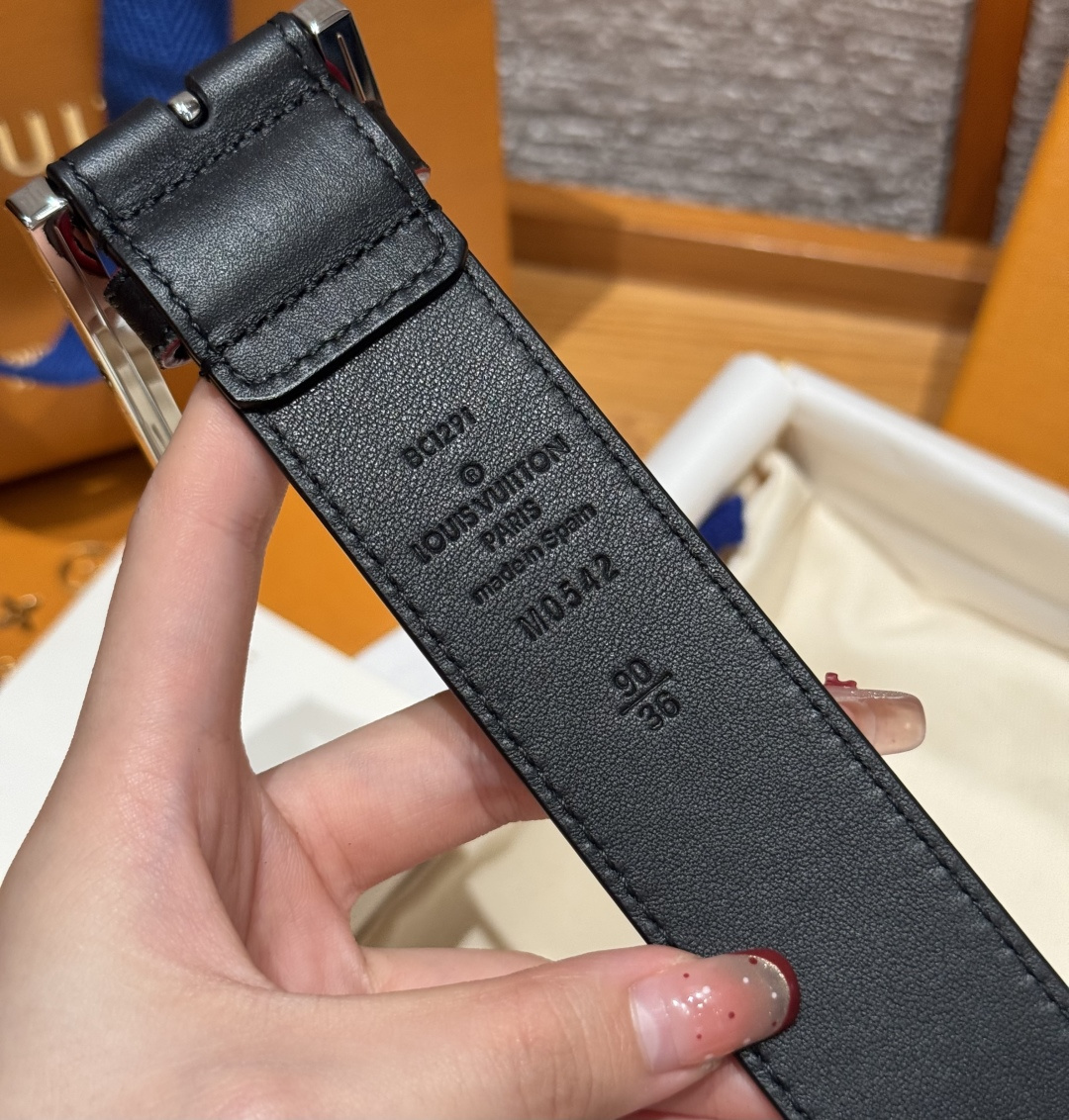 루이비통 LV 로고 남성 가죽 벨트 35mm 상세 이미지 8