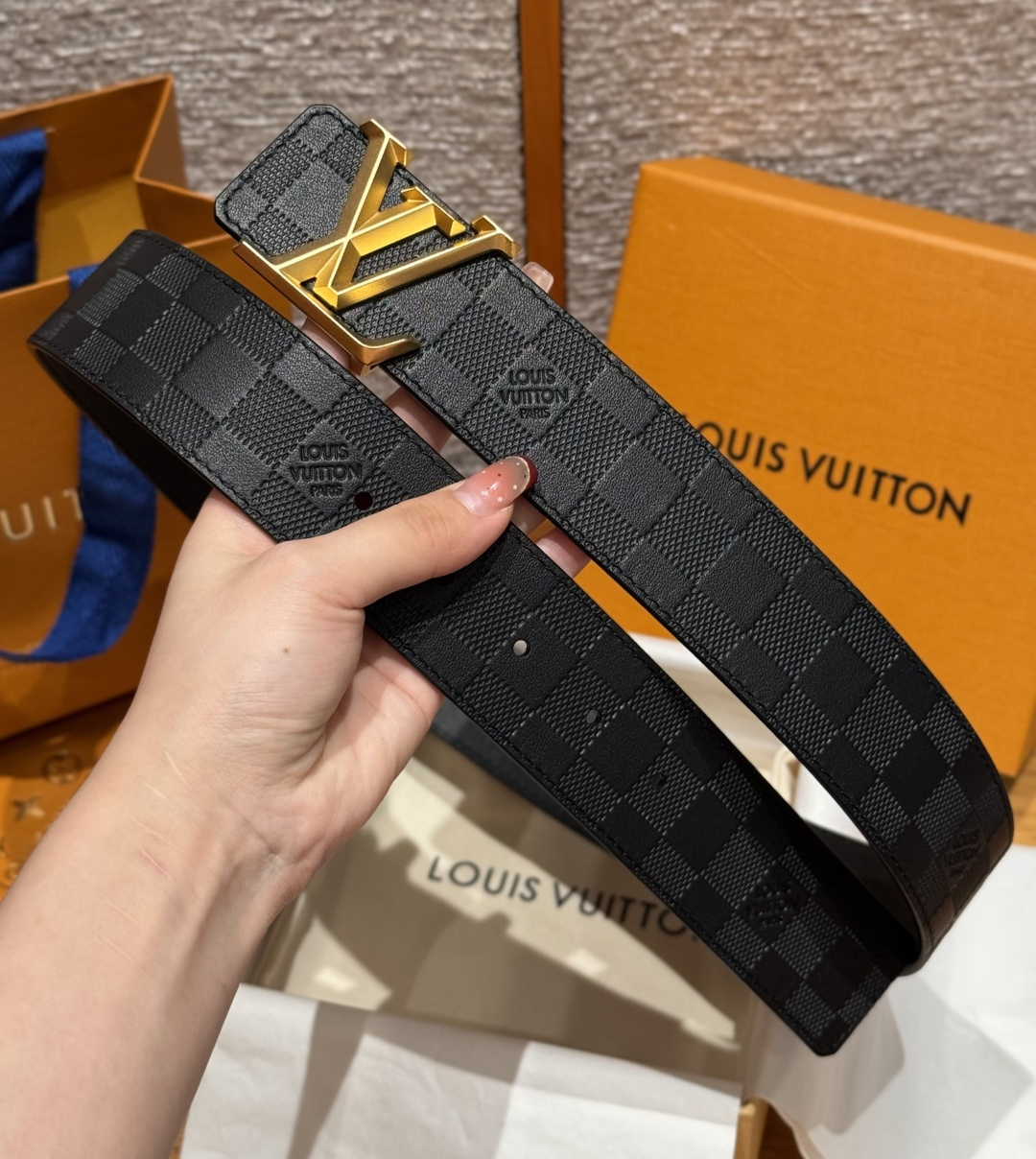 루이비통 피라미드 40mm 리버서블 소가죽 벨트 상세 이미지 5