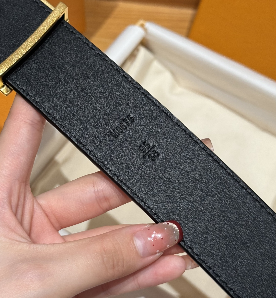 루이비통 피라미드 40mm 리버서블 소가죽 벨트 상세 이미지 9