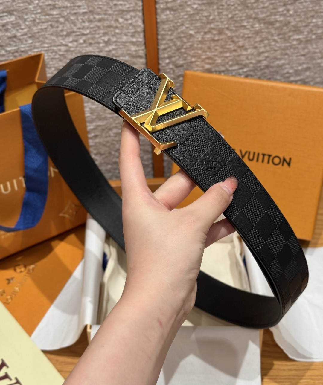루이비통 피라미드 40mm 리버서블 소가죽 벨트 상세 이미지 4