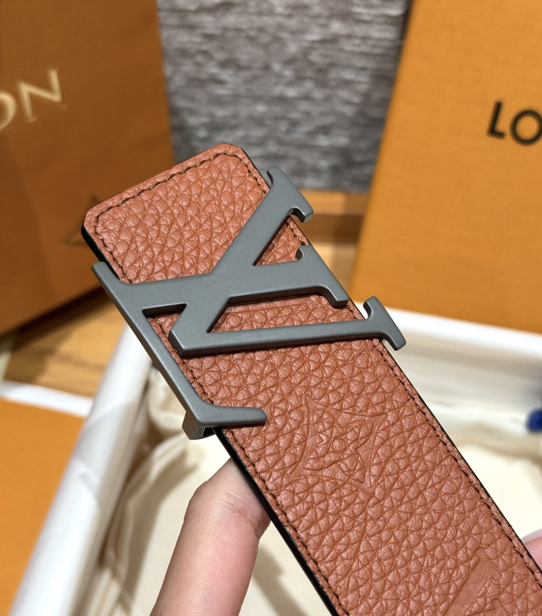 루이비통 모던 트리옹 가죽 남성 리버시블 벨트 상세 이미지 7