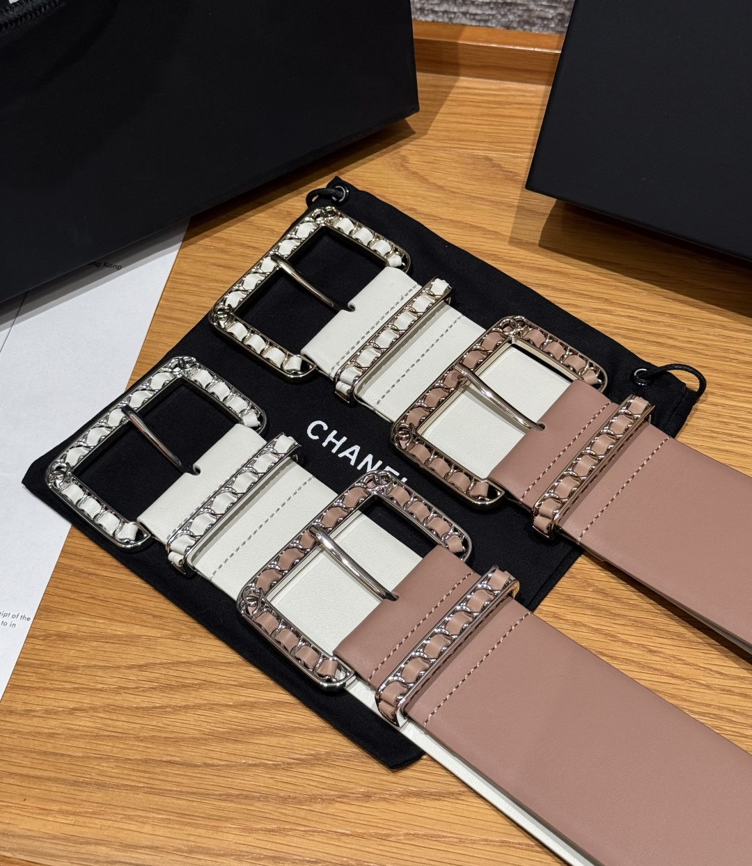 -集合图🥳香家链条腰带Chanel这款链条装饰腰带采用进口牛皮革，搭配金属链条扣，简约又奢华，宽版设计，