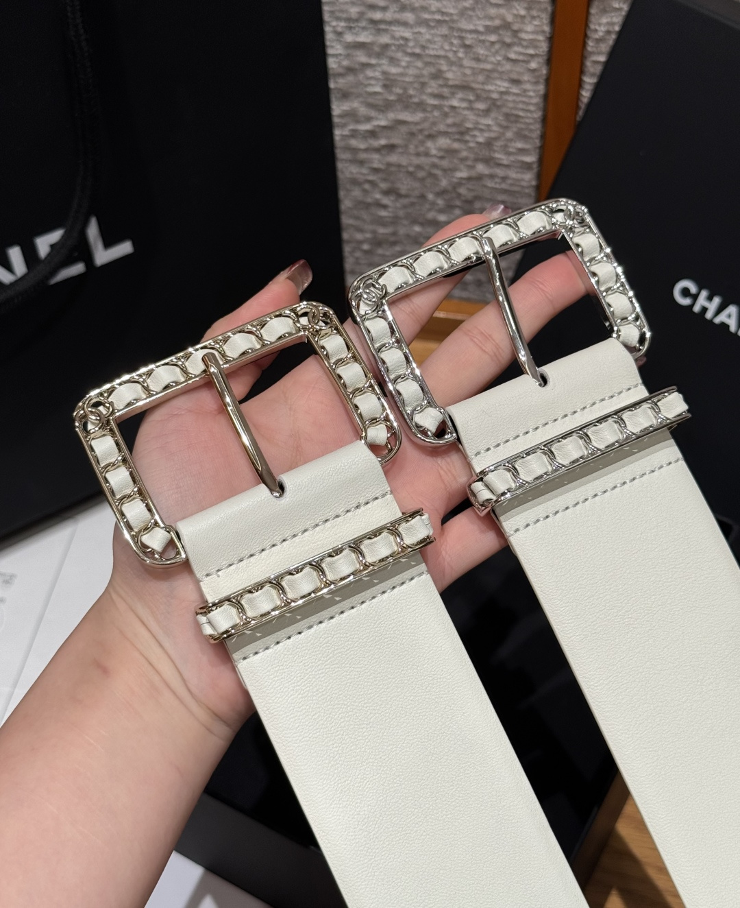 -集合图🥳香家链条腰带Chanel这款链条装饰腰带采用进口牛皮革，搭配金属链条扣，简约又奢华，宽版设计，