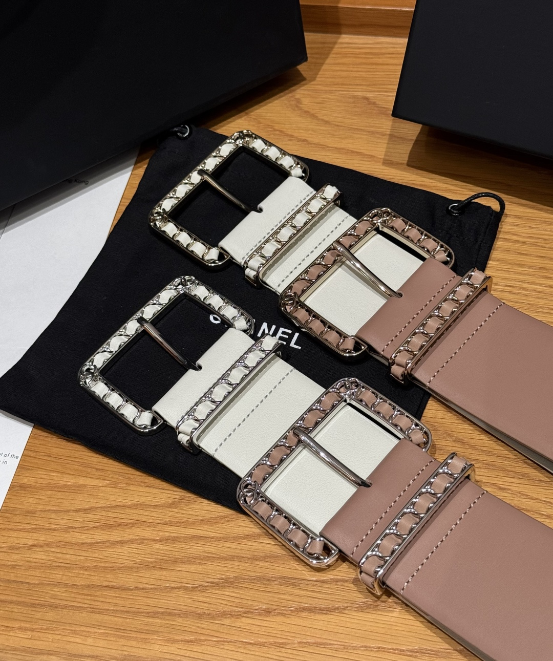 -集合图🥳香家链条腰带Chanel这款链条装饰腰带采用进口牛皮革，搭配金属链条扣，简约又奢华，宽版设计，