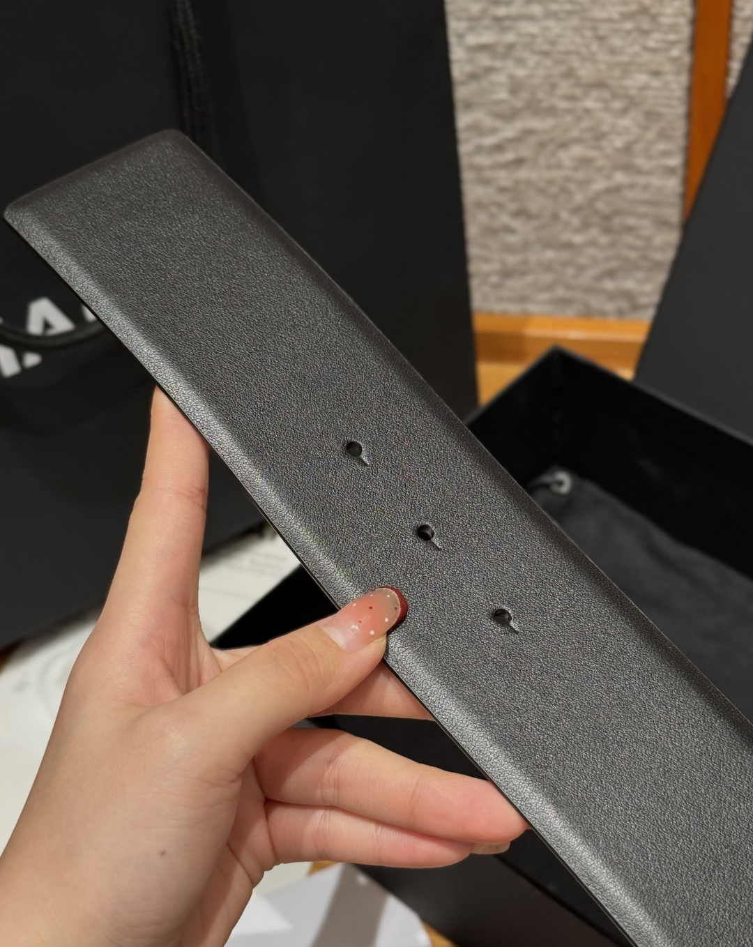 -香家链条腰带Chanel这款链条装饰腰带采用进口牛皮革，搭配金属链条扣，简约又奢华，宽版设计，长度可调