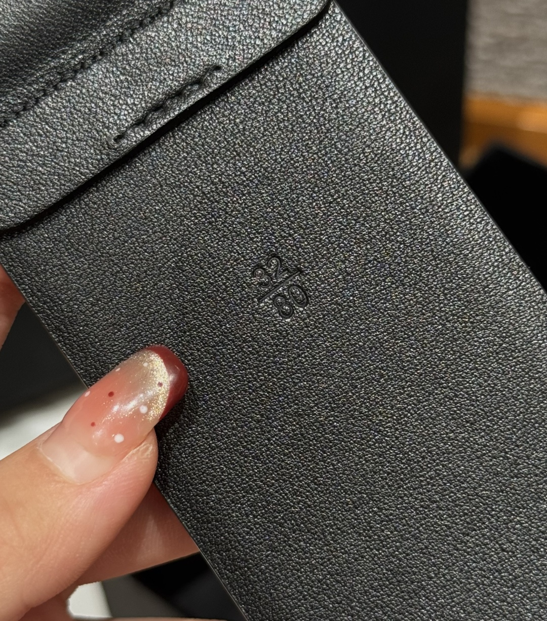 -香家链条腰带Chanel这款链条装饰腰带采用进口牛皮革，搭配金属链条扣，简约又奢华，宽版设计，长度可调