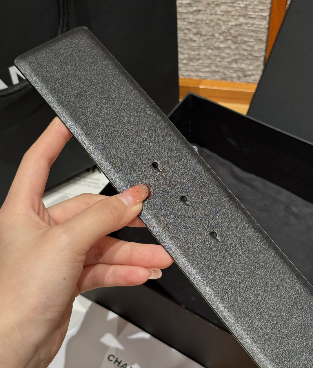 -香家链条腰带Chanel这款链条装饰腰带采用进口牛皮革，搭配金属链条扣，简约又奢华，宽版设计，长度可调