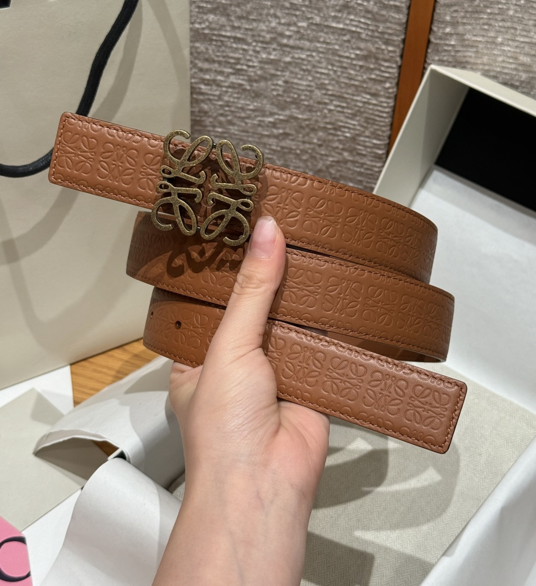 로에베 아나그램 리버시블 송아지가죽 벨트 상세 이미지 4